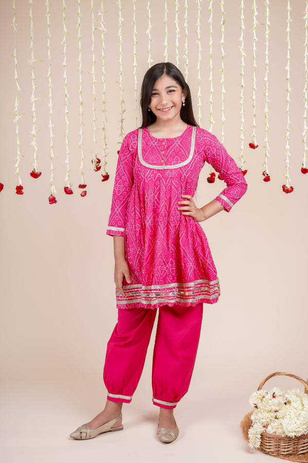 Aapno Gulabi Kurti Pant set